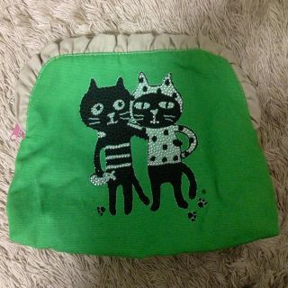 新品！LALACUB にゃんこ🐈ポーチ(クラッチバッグ)