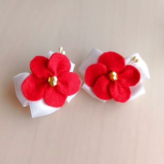 つまみ細工 髪飾り 七五三 梅の花わんちゃん用リボンヘアゴム2個　10036(ペット服/アクセサリー)