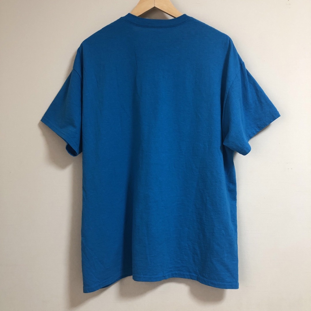 GILDAN(ギルタン)のUS古着　Tシャツ　ギルダン　ブルー　水色　プリント　XLサイズ　ゆるだぼ メンズのトップス(Tシャツ/カットソー(半袖/袖なし))の商品写真