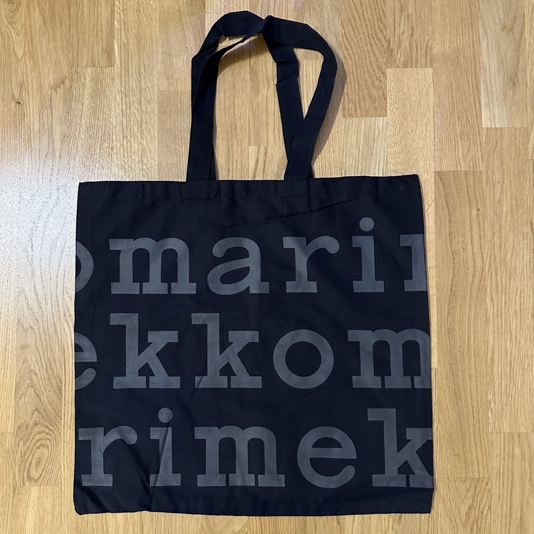 marimekko(マリメッコ)の【激レア】2023ブラックフライデー限定 マリメッコLOGO布バッグ レディースのバッグ(トートバッグ)の商品写真