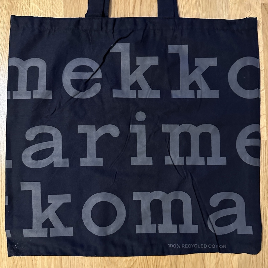 marimekko(マリメッコ)の【激レア】2023ブラックフライデー限定 マリメッコLOGO布バッグ レディースのバッグ(トートバッグ)の商品写真