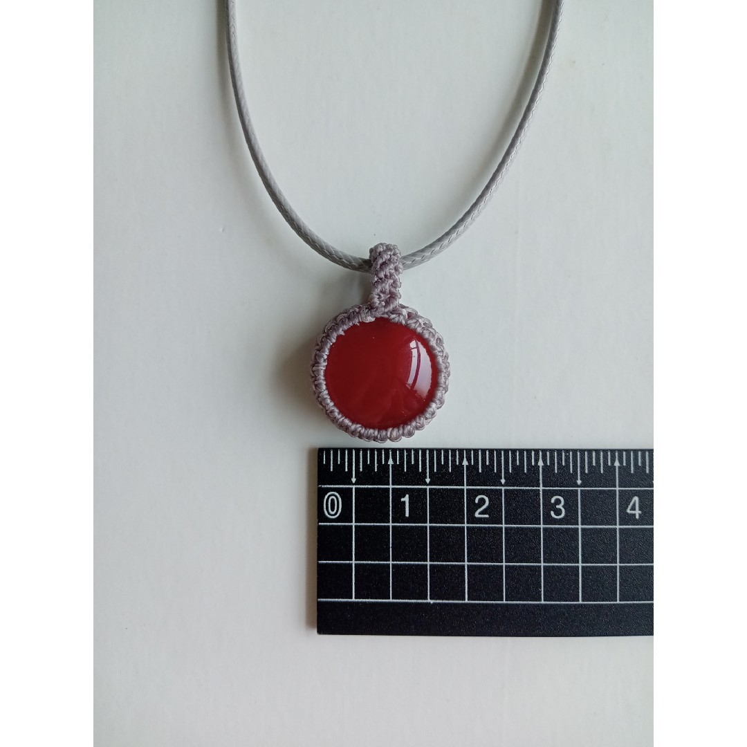 ネックレス 赤 ハンドメイドのアクセサリー(ネックレス)の商品写真