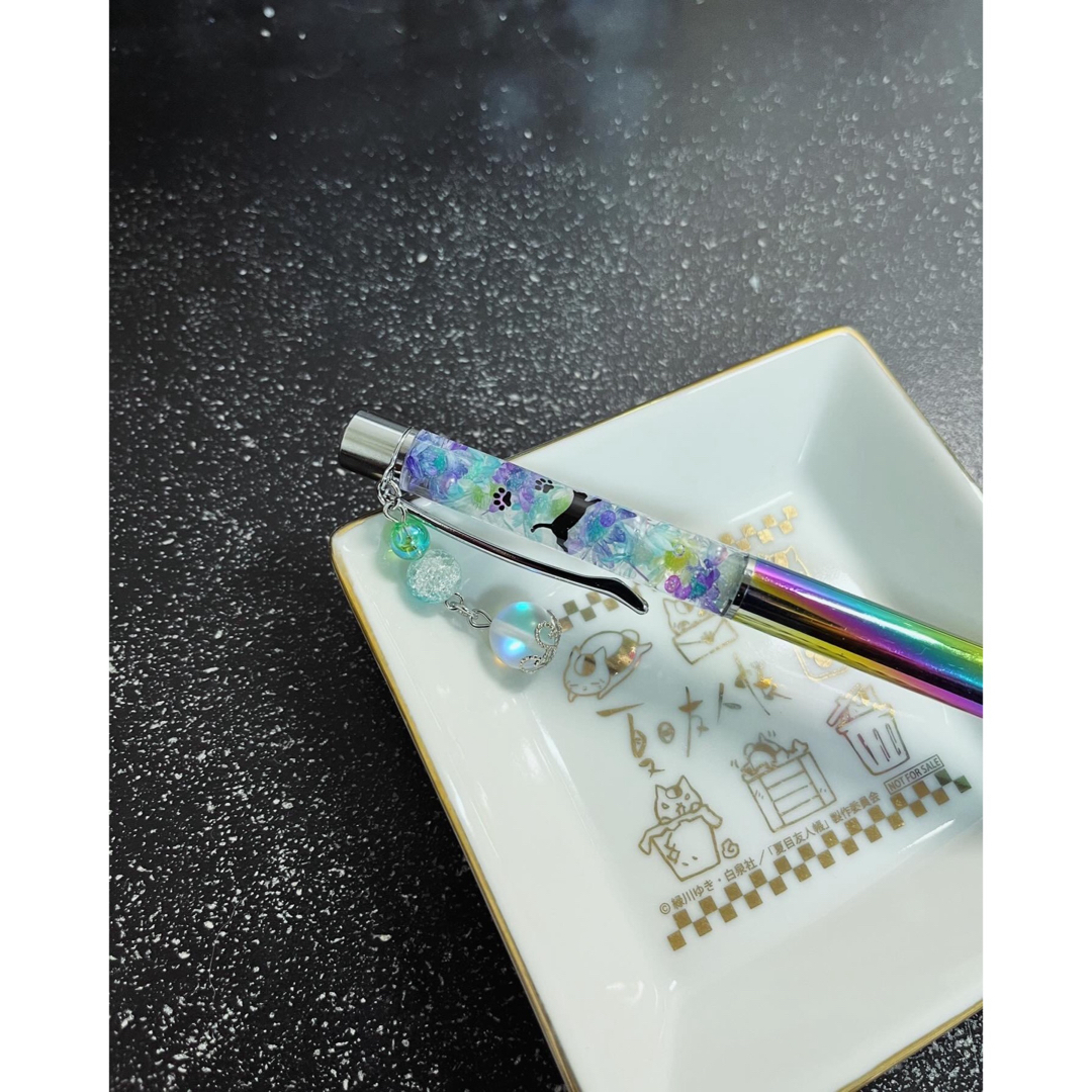 黒猫 ハーバリウムボールペン 紫青グラデ ハンドメイドの文具/ステーショナリー(その他)の商品写真