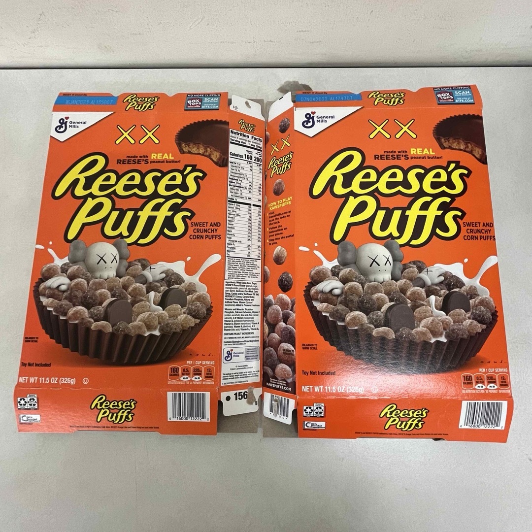 KAWS x Reese's Puffs シリアル　空箱 エンタメ/ホビーのコレクション(その他)の商品写真