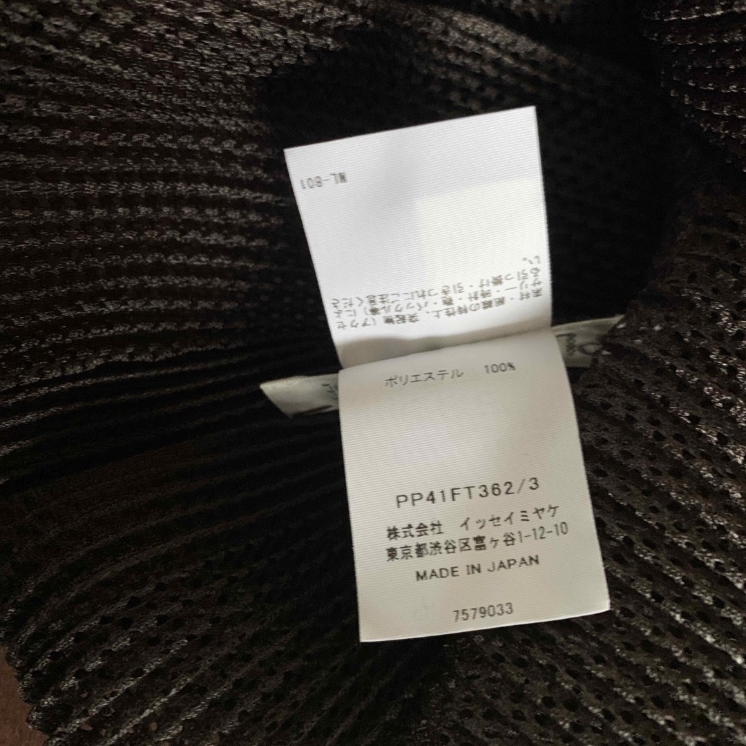 PLEATS PLEASE ISSEY MIYAKE(プリーツプリーズイッセイミヤケ)のプリーツプリーズTATAMI APRIL BLACK PEPPER レディースのトップス(チュニック)の商品写真