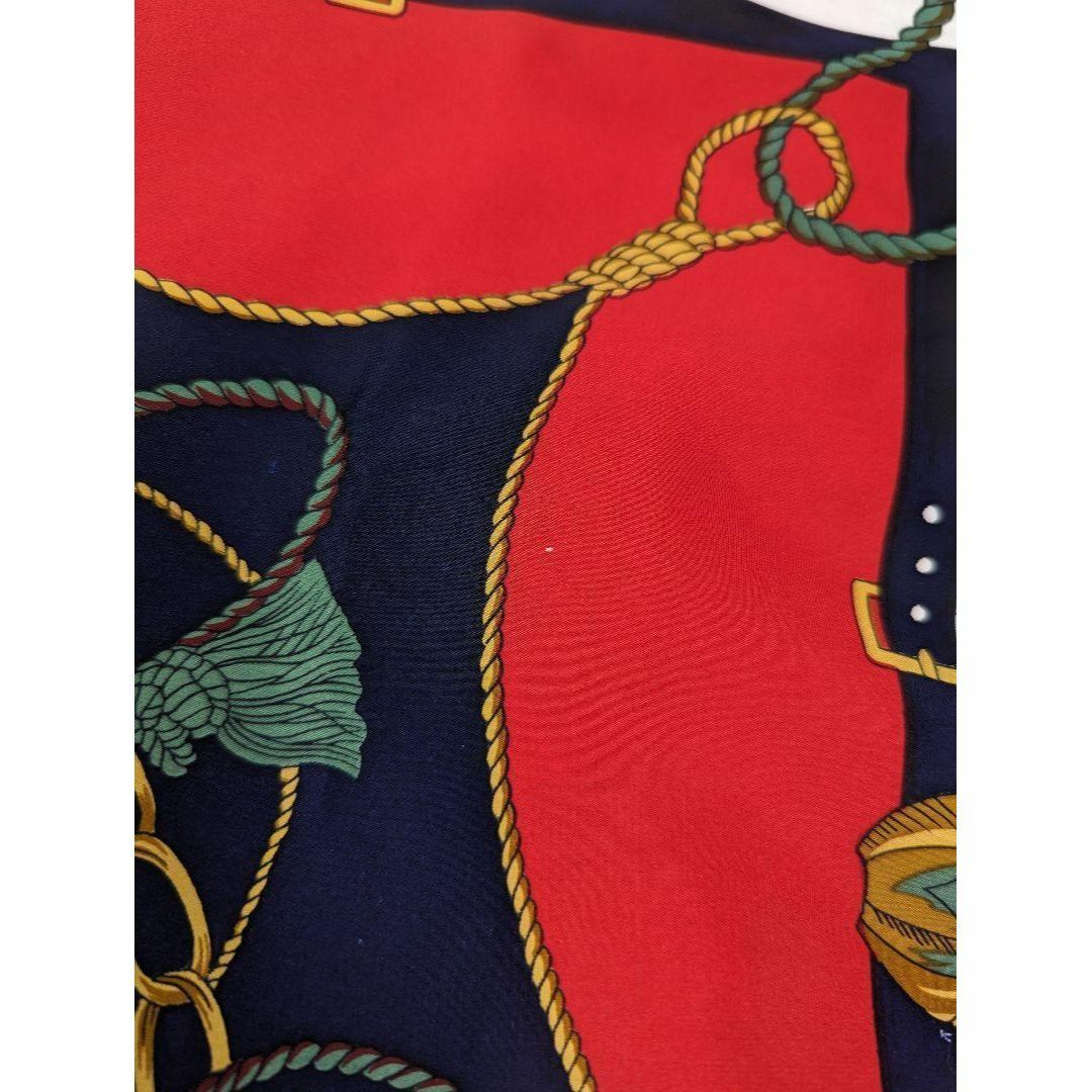 CHANEL(シャネル)のCHANEL シャネル 大判 スカーフ チェーン柄 シルク ジュエリー柄 白 レディースのファッション小物(バンダナ/スカーフ)の商品写真