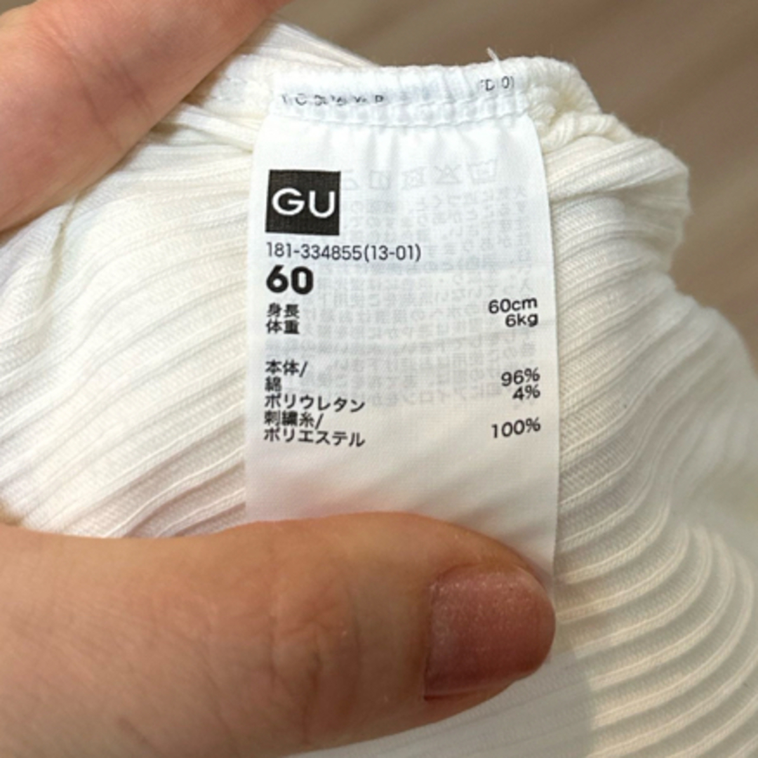 GU(ジーユー)の白ロンパース キッズ/ベビー/マタニティのベビー服(~85cm)(ロンパース)の商品写真