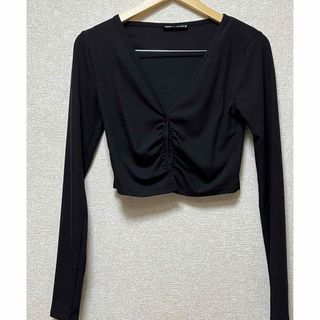 ザラ(ZARA)の美品　ZARA クロップド丈カーディガン　フロントギャザー　黒　薄手　M(カーディガン)