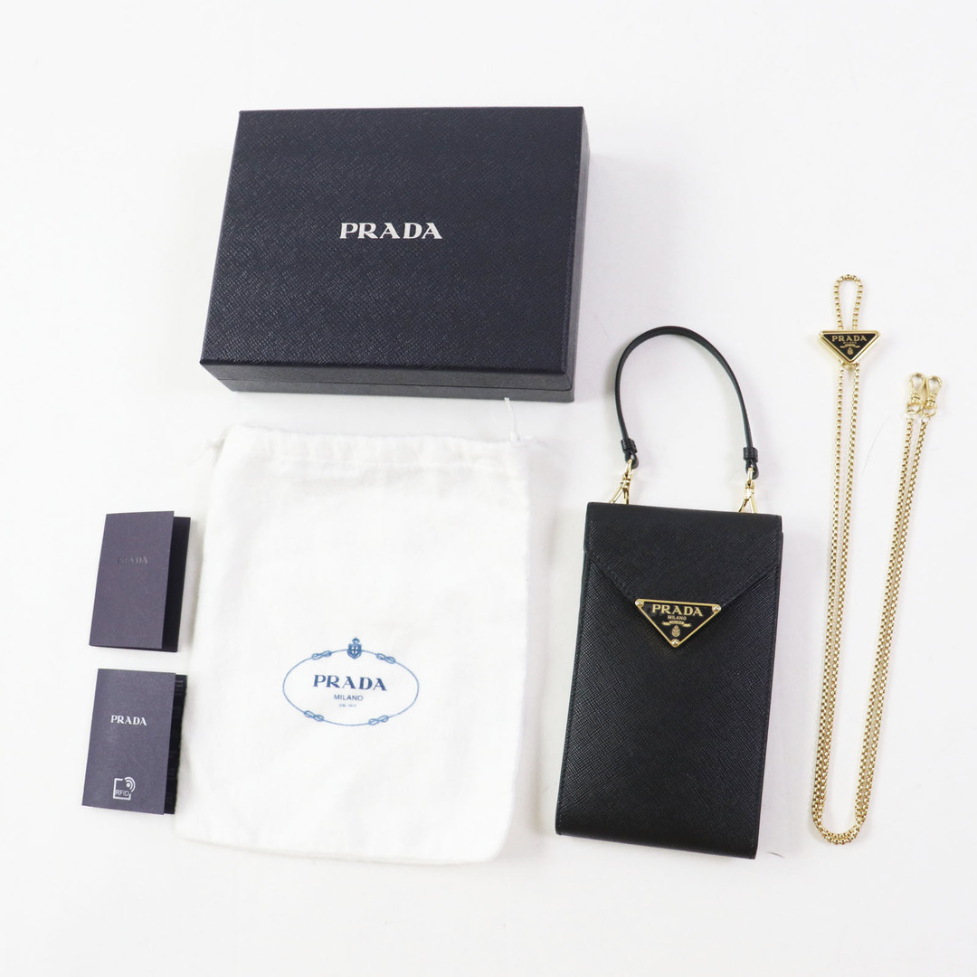 PRADA(プラダ)の極美品◎PRADA プラダ 1BP050 サフィアーノレザー ミニバッグ トライアングルロゴ チェーンショルダー付き ブラック ゴールド金具 箱・保存袋付き イタリア製 レディース 定価258,500円 スマホ/家電/カメラのスマホアクセサリー(その他)の商品写真