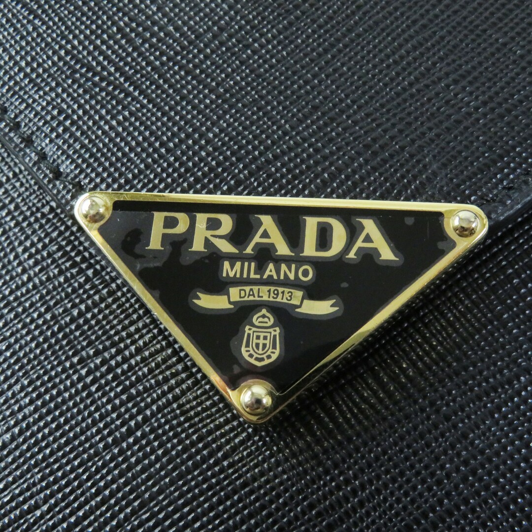 PRADA(プラダ)の極美品◎PRADA プラダ 1BP050 サフィアーノレザー ミニバッグ トライアングルロゴ チェーンショルダー付き ブラック ゴールド金具 箱・保存袋付き イタリア製 レディース 定価258,500円 スマホ/家電/カメラのスマホアクセサリー(その他)の商品写真