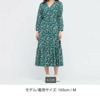 ユニクロ(UNIQLO)の美品　ユニクロ　小花柄ワンピース(ロングワンピース/マキシワンピース)