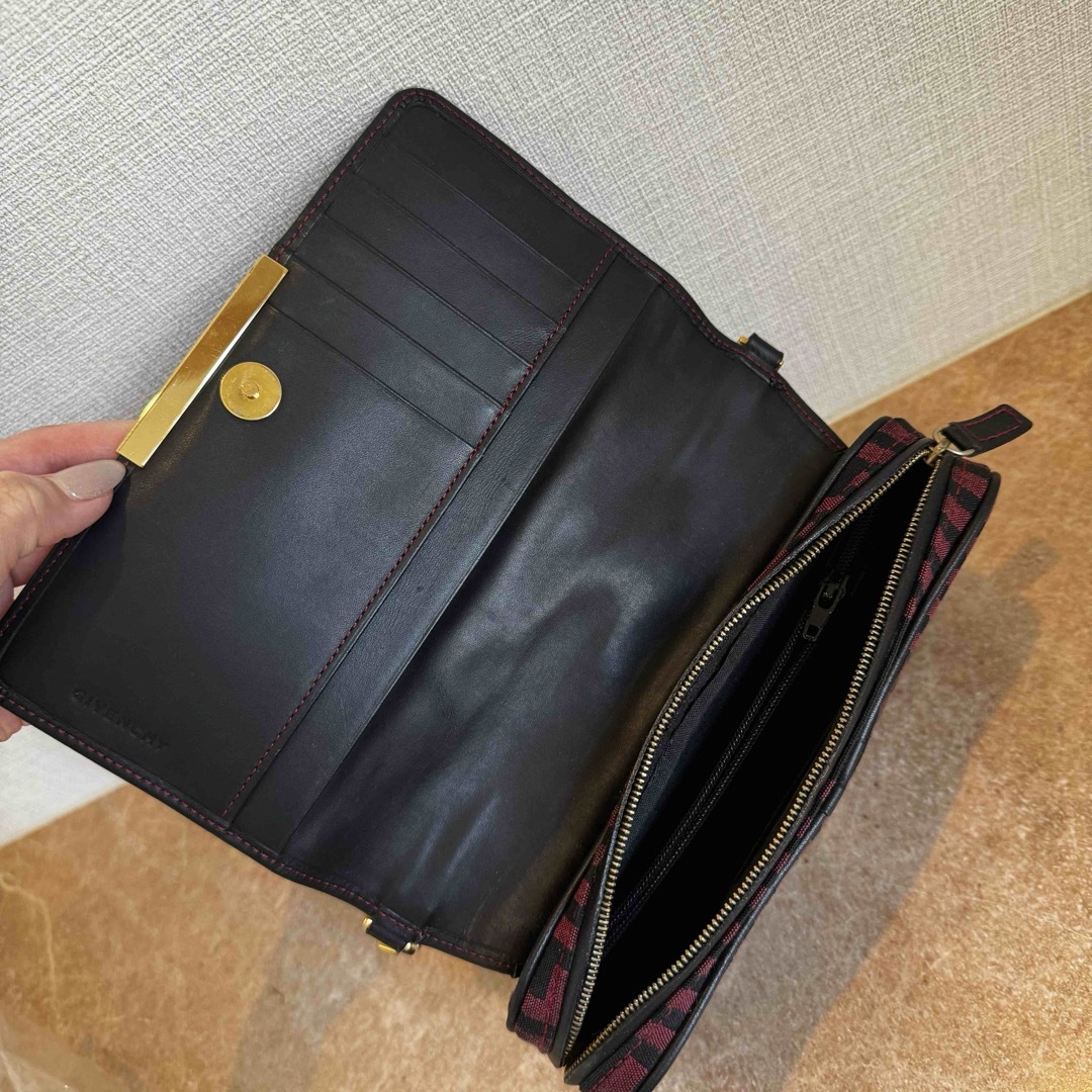 GIVENCHY(ジバンシィ)のジバンシー　ウォレットポーチ レディースのバッグ(クラッチバッグ)の商品写真