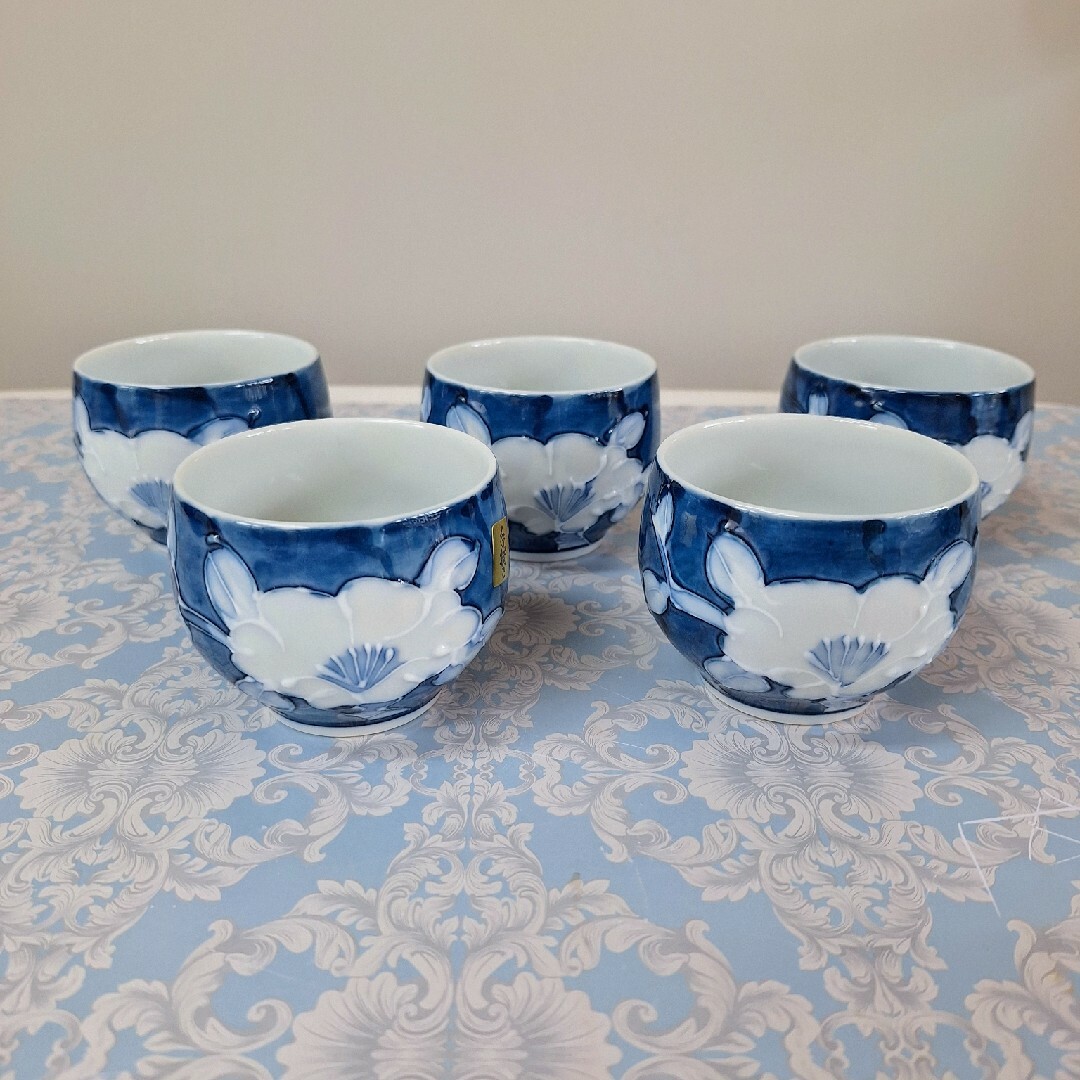 レトロな湯呑み茶碗(5個セット)紺色 インテリア/住まい/日用品のキッチン/食器(食器)の商品写真