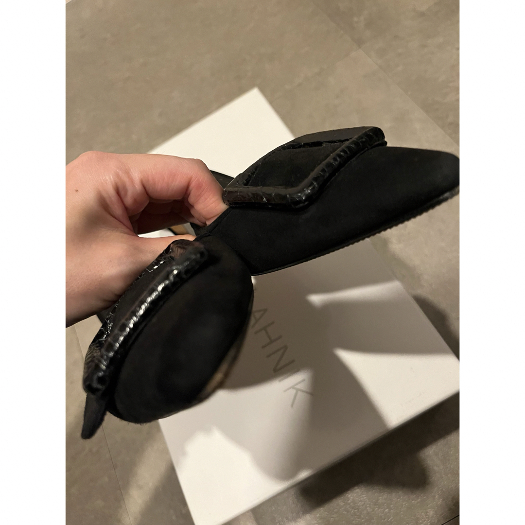 MANOLO BLAHNIK(マノロブラニク)の【裏張り済】MANOLO BLAHNIK（マノロ・ブラニク）　ミュール　黒　36 レディースの靴/シューズ(ミュール)の商品写真