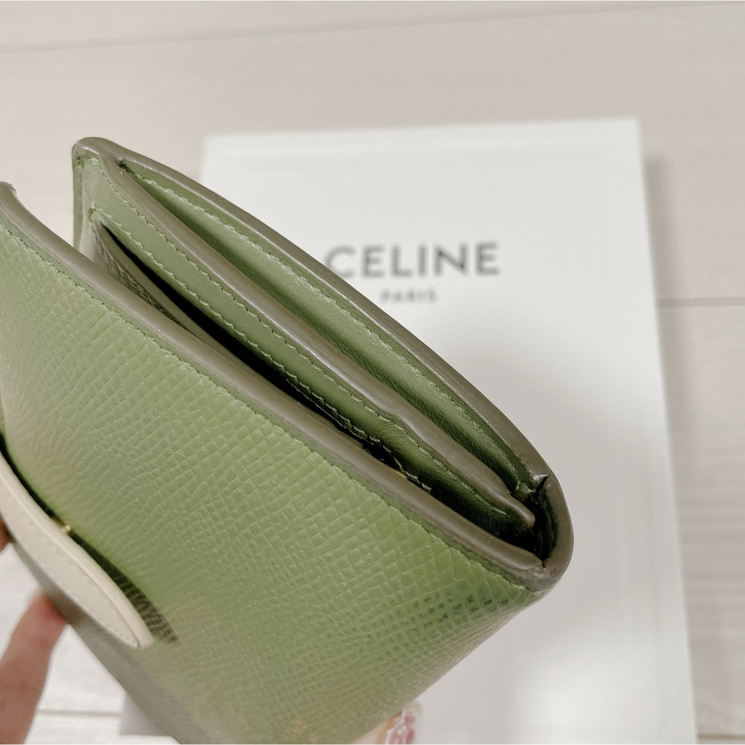 celine(セリーヌ)のセリーヌ CELINE ストラップウォレット　ミディアム　財布　カーキ＆クリーム レディースのファッション小物(財布)の商品写真
