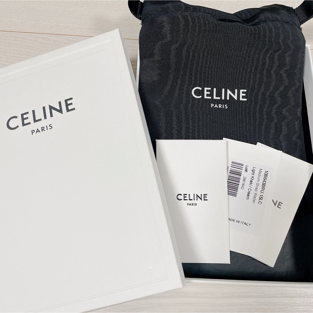 celine(セリーヌ)のセリーヌ CELINE ストラップウォレット　ミディアム　財布　カーキ＆クリーム レディースのファッション小物(財布)の商品写真