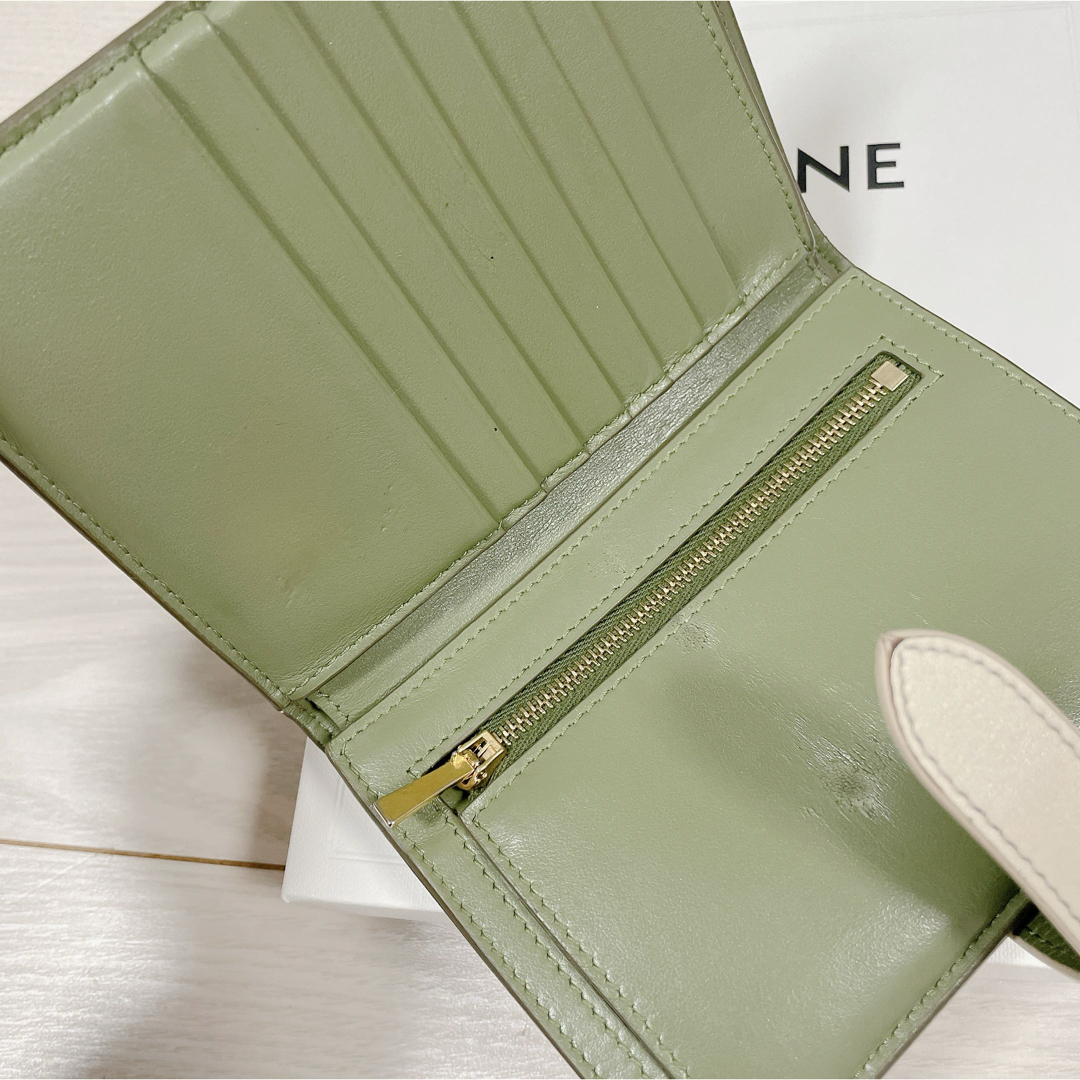 celine(セリーヌ)のセリーヌ CELINE ストラップウォレット　ミディアム　財布　カーキ＆クリーム レディースのファッション小物(財布)の商品写真