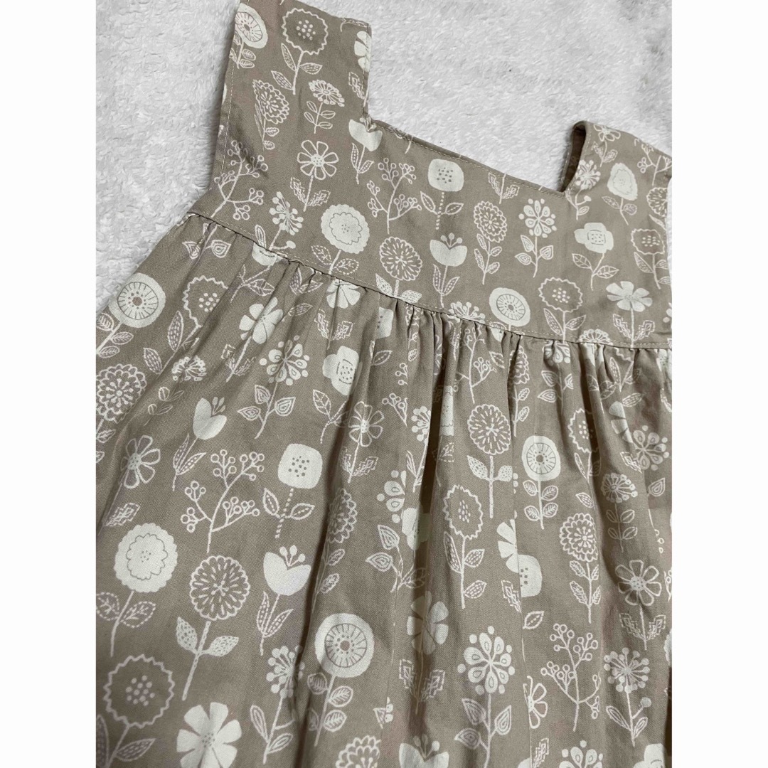 ハンドメイド　ベージュフラワーワンピース キッズ/ベビー/マタニティのキッズ服女の子用(90cm~)(ワンピース)の商品写真