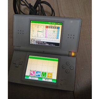 ニンテンドーDS(ニンテンドーDS)の【動作確認済み】ニンテンドー DSライト ホワイト 充電器付き(携帯用ゲーム機本体)