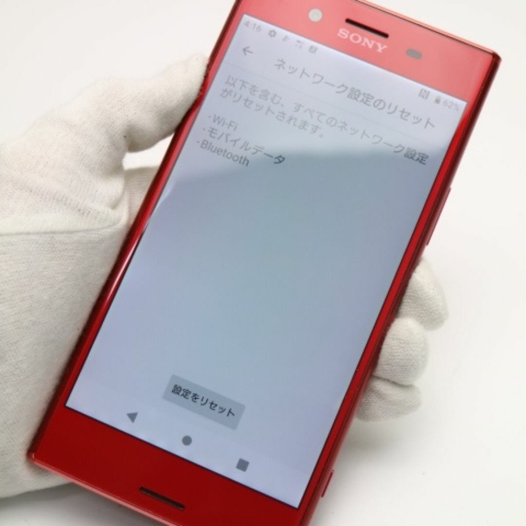 SONY(ソニー)の超美品 SO-04J Xperia XZ Premium ロッソ 白ロム M666 スマホ/家電/カメラのスマートフォン/携帯電話(スマートフォン本体)の商品写真