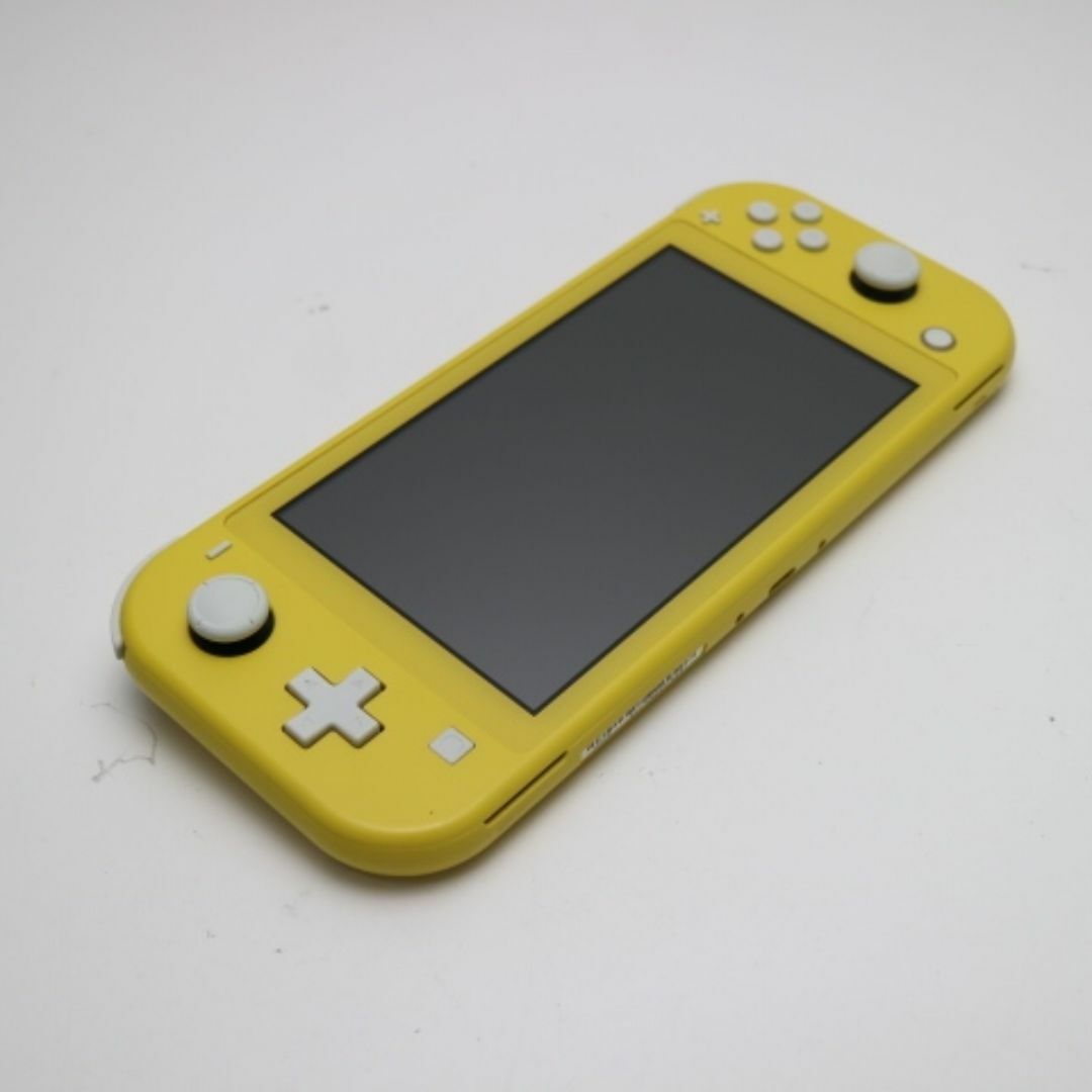 Nintendo Switch(ニンテンドースイッチ)のNintendo Switch Lite イエロー  M666 エンタメ/ホビーのゲームソフト/ゲーム機本体(携帯用ゲーム機本体)の商品写真