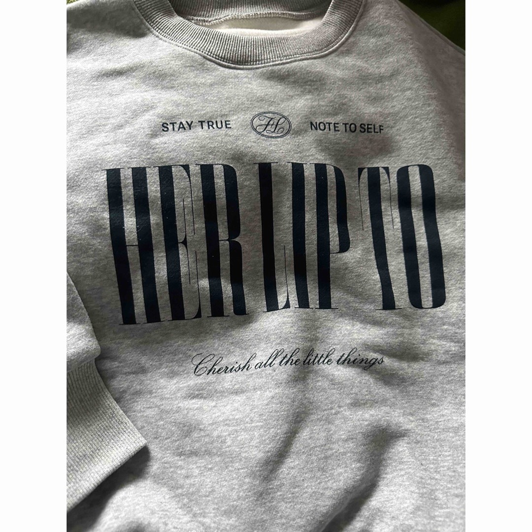 Her lip to(ハーリップトゥ)の新品】Herlipto Cherish Oversized Sweatshirt レディースのトップス(トレーナー/スウェット)の商品写真