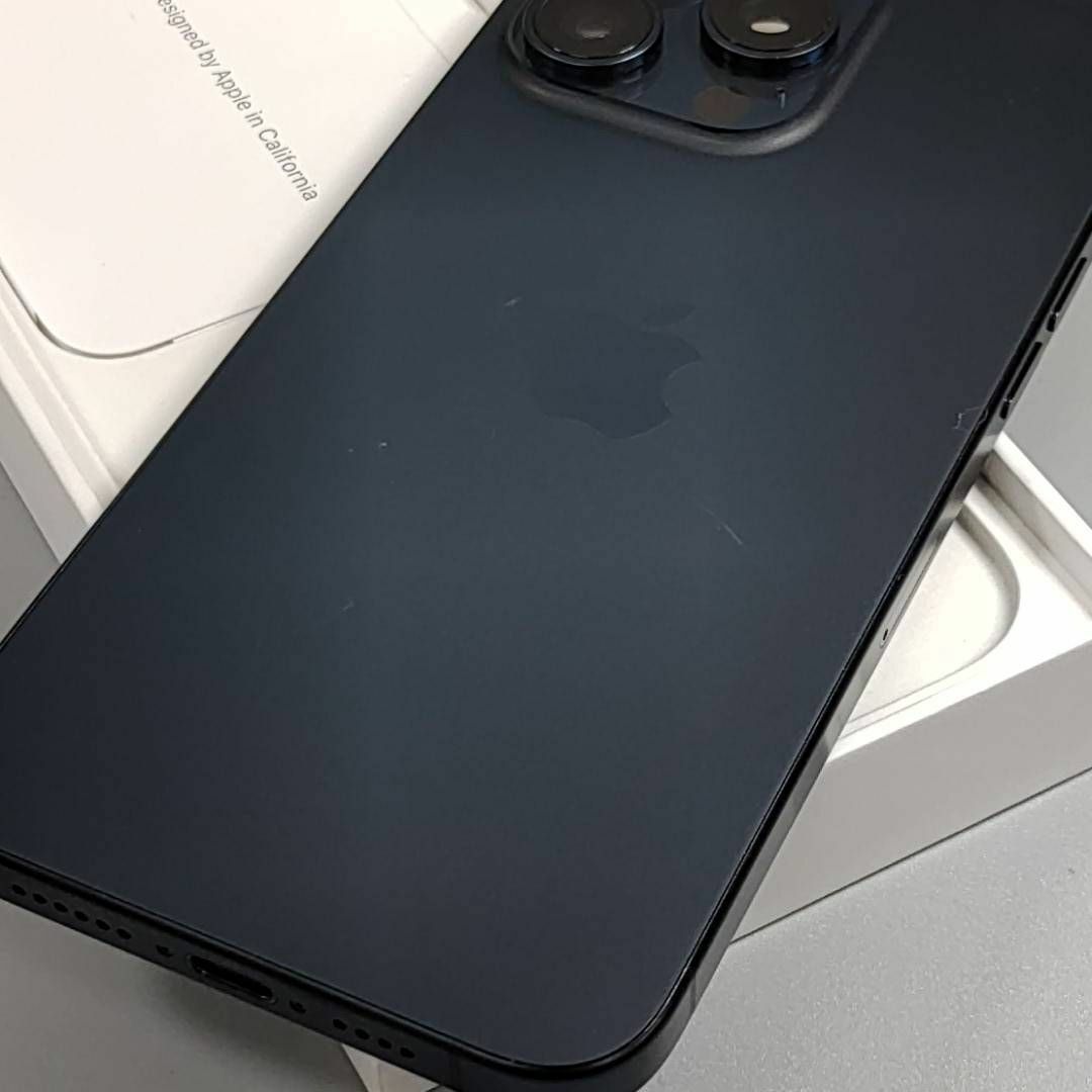 iPhone 15 Pro Max ブラックチタニウム 　512 GB 　 スマホ/家電/カメラのスマートフォン/携帯電話(スマートフォン本体)の商品写真