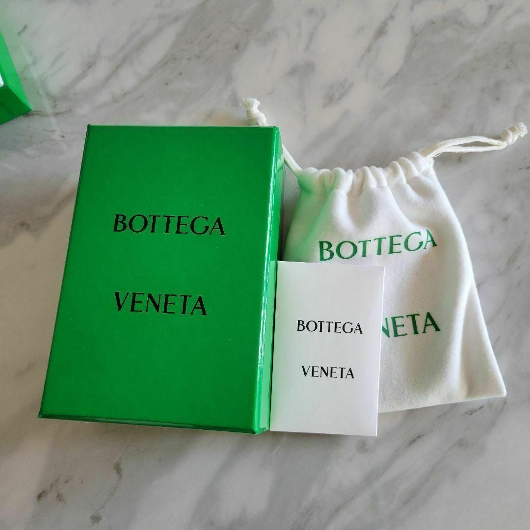 Bottega Veneta(ボッテガヴェネタ)の★新品未使用★ボッテガヴェネタ カセット フラグメントケース トラバーチン レディースのファッション小物(財布)の商品写真