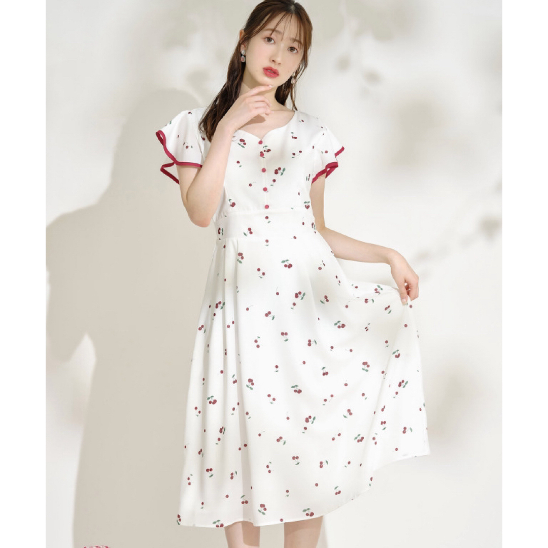 TOCCO closet(トッコクローゼット)のTocco Closet 配色ライン入りフレアスリーブチェリープリントワンピース レディースのワンピース(ひざ丈ワンピース)の商品写真