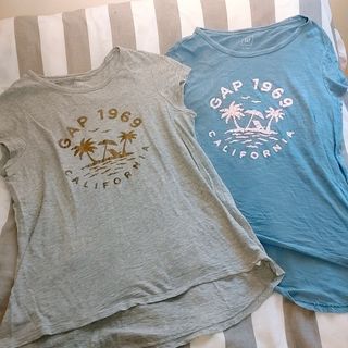 ギャップ(GAP)のGAP　レディース　Tシャツ GAPロゴT  ブルー　グレー　２枚(Tシャツ(半袖/袖なし))