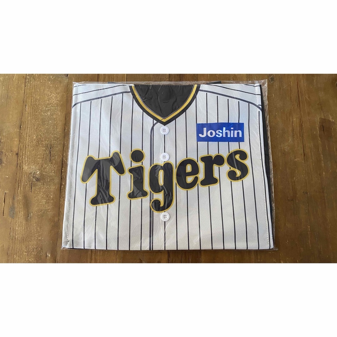 阪神タイガース(ハンシンタイガース)のJoshinオリジナル　阪神タイガースユニフォームバック スポーツ/アウトドアの野球(記念品/関連グッズ)の商品写真