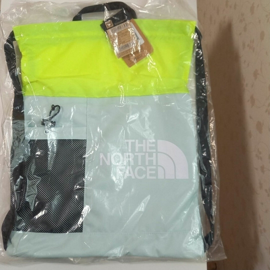 THE NORTH FACE(ザノースフェイス)のノースフェイス　ナップサック　ボザーシンチパック　防水　スカイ ブルー　新品 レディースのバッグ(リュック/バックパック)の商品写真