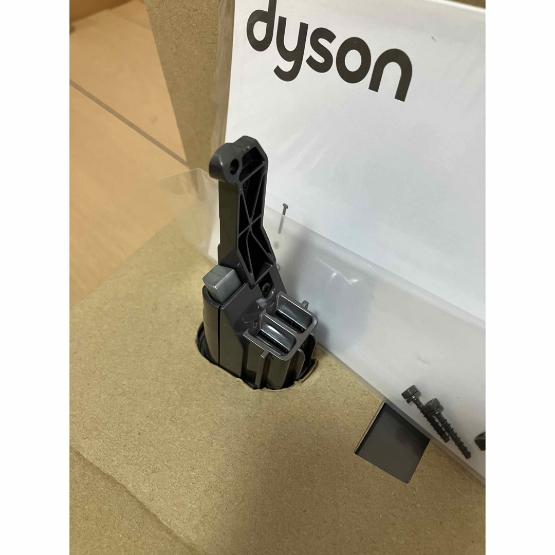 Dyson(ダイソン)のダイソン　V8純正バッテリー  新品　967834-06 スマホ/家電/カメラの生活家電(その他)の商品写真