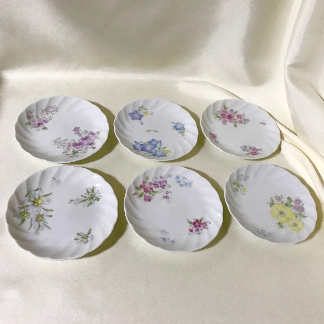 Noritake(ノリタケ)のノリタケ　ケーキ皿　6枚　カップ&ソーサー　6客　セット　千趣会　未使用品　小皿 インテリア/住まい/日用品のキッチン/食器(グラス/カップ)の商品写真