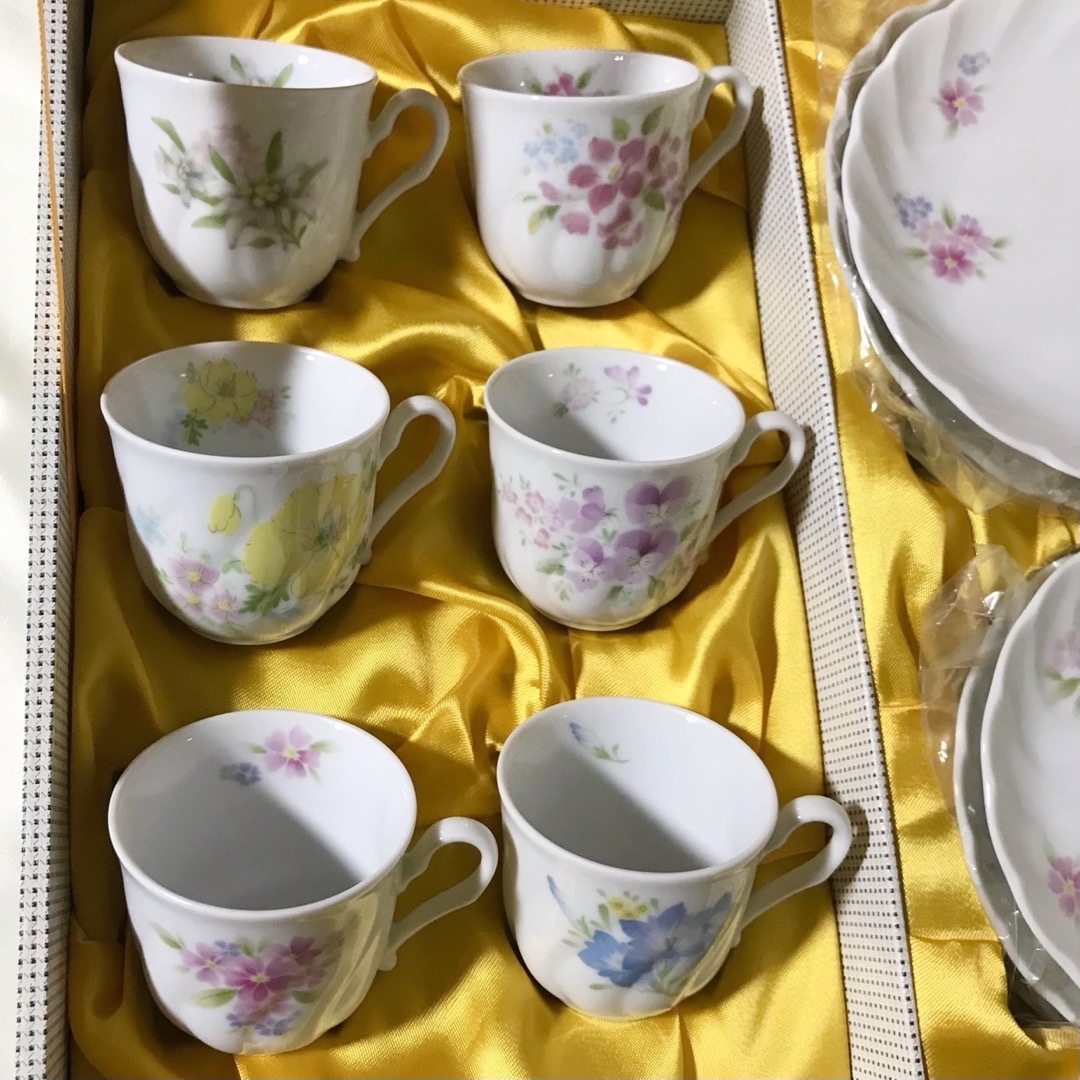 Noritake(ノリタケ)のノリタケ　ケーキ皿　6枚　カップ&ソーサー　6客　セット　千趣会　未使用品　小皿 インテリア/住まい/日用品のキッチン/食器(グラス/カップ)の商品写真