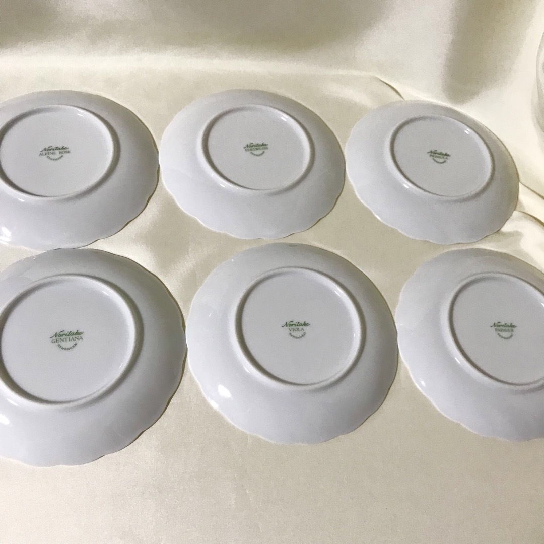 Noritake - ノリタケ ケーキ皿 6枚 カップ&ソーサー 6客 セット Noritake - ノリタケ ケーキ皿 6枚 カップ&ソーサー 6客 セット