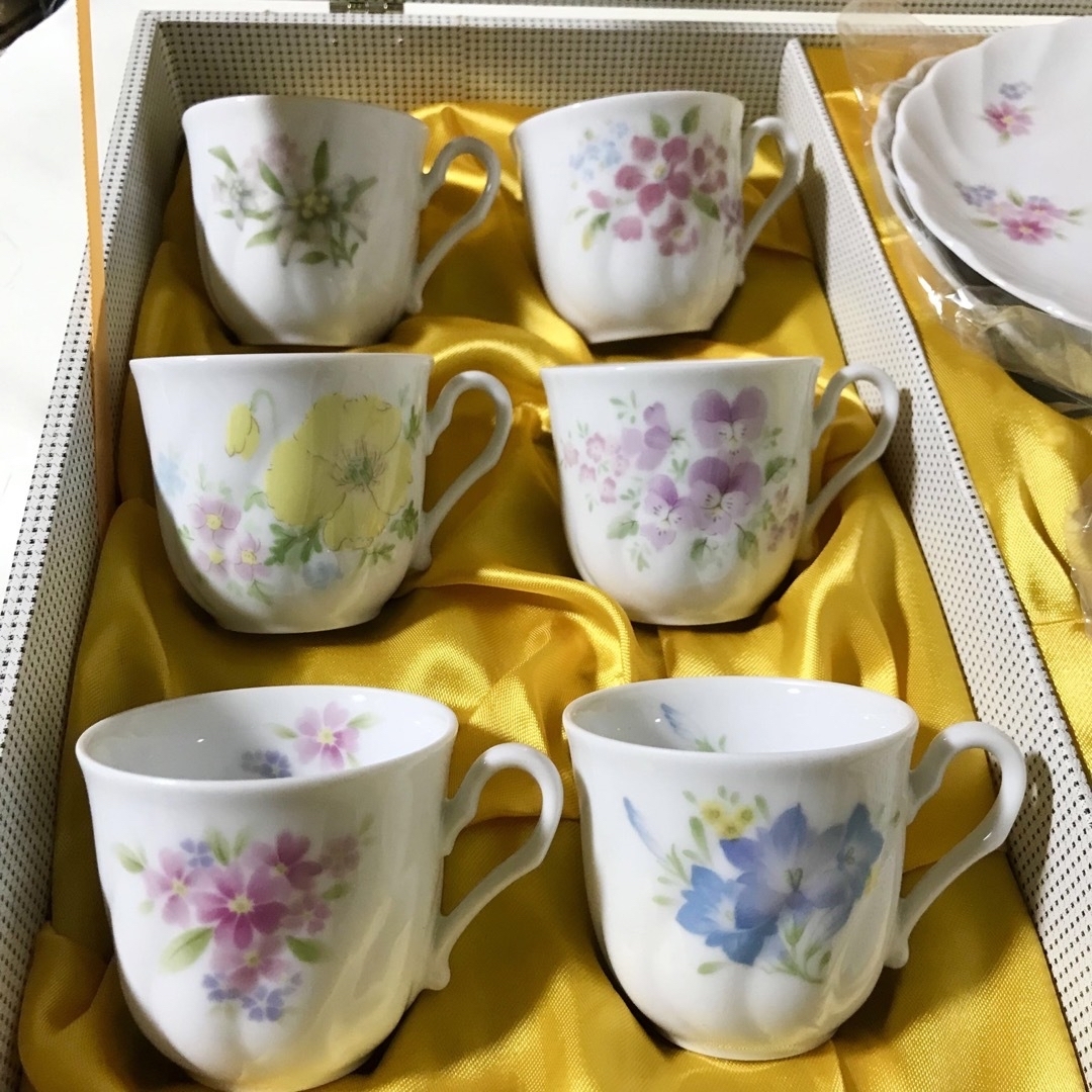 Noritake(ノリタケ)のノリタケ　ケーキ皿　6枚　カップ&ソーサー　6客　セット　千趣会　未使用品　小皿 インテリア/住まい/日用品のキッチン/食器(グラス/カップ)の商品写真