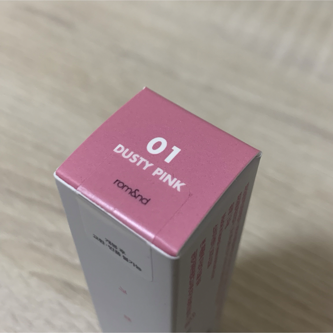 rom&nd(ロムアンド)のロムアンド　ゼロマットリップスティック　01 dusty pink コスメ/美容のベースメイク/化粧品(口紅)の商品写真