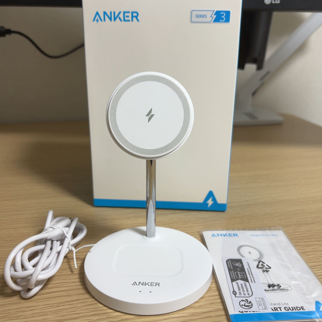 Anker(アンカー)のAnker PowerWave Magnetic 2-in-1 Stand Li スマホ/家電/カメラのスマートフォン/携帯電話(バッテリー/充電器)の商品写真