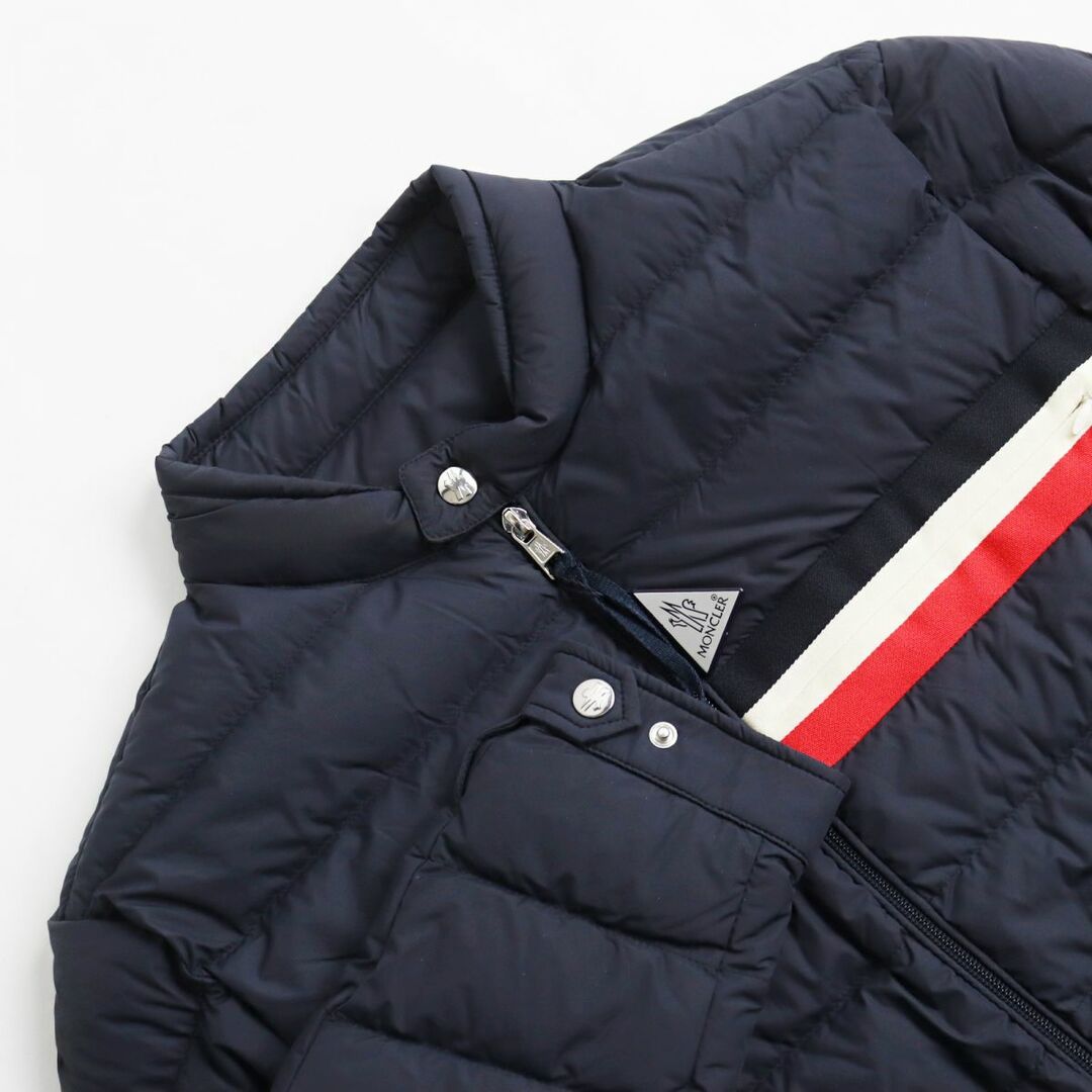 MONCLER(モンクレール)の未使用品●20SS MONCLER モンクレール YERES/イエール ロゴワッペン付 トリコロール ライトダウンジャケット ダークネイビー 3 正規品 メンズのジャケット/アウター(ダウンジャケット)の商品写真