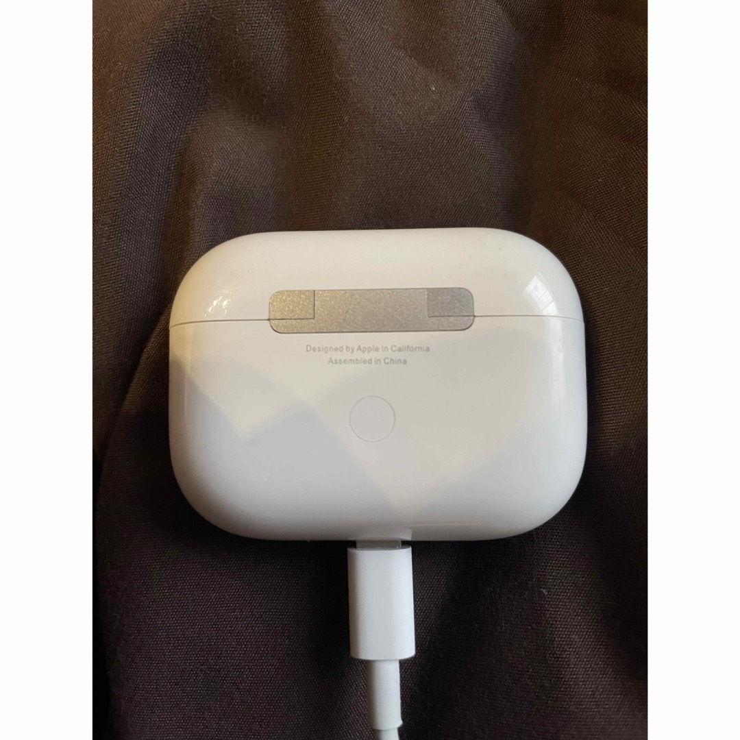 Apple(アップル)のAirPods Pro 充電ケース スマホ/家電/カメラのオーディオ機器(ヘッドフォン/イヤフォン)の商品写真