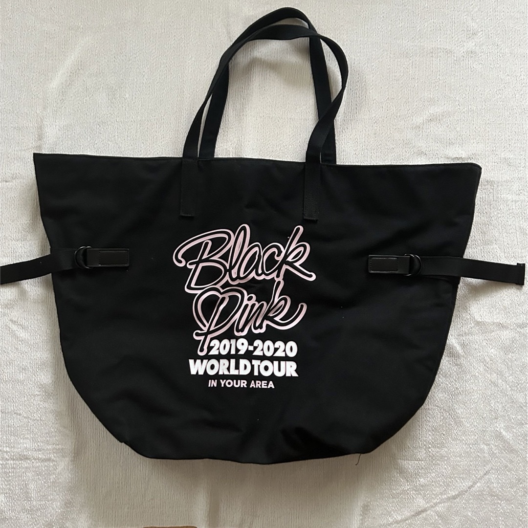 BLACKPINK(ブラックピンク)のBLACKPINK 2019 2020 ツアー　バッグ　ライブ　参戦　トート エンタメ/ホビーのタレントグッズ(アイドルグッズ)の商品写真