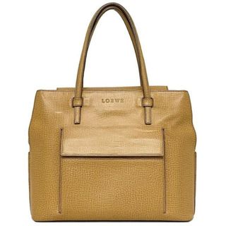 ロエベ(LOEWE)のロエベ トートバッグ オレンジベージュ ヴィンテージ レザー 中古 LOEWE ハンドバッグ シンプル 無地 定番 人気 レディース 女性 ロゴ エンボス加工 フラップ 外ポケット有 コンパートメント マチ有 上品 お洒落 高級感 本革(ハンドバッグ)