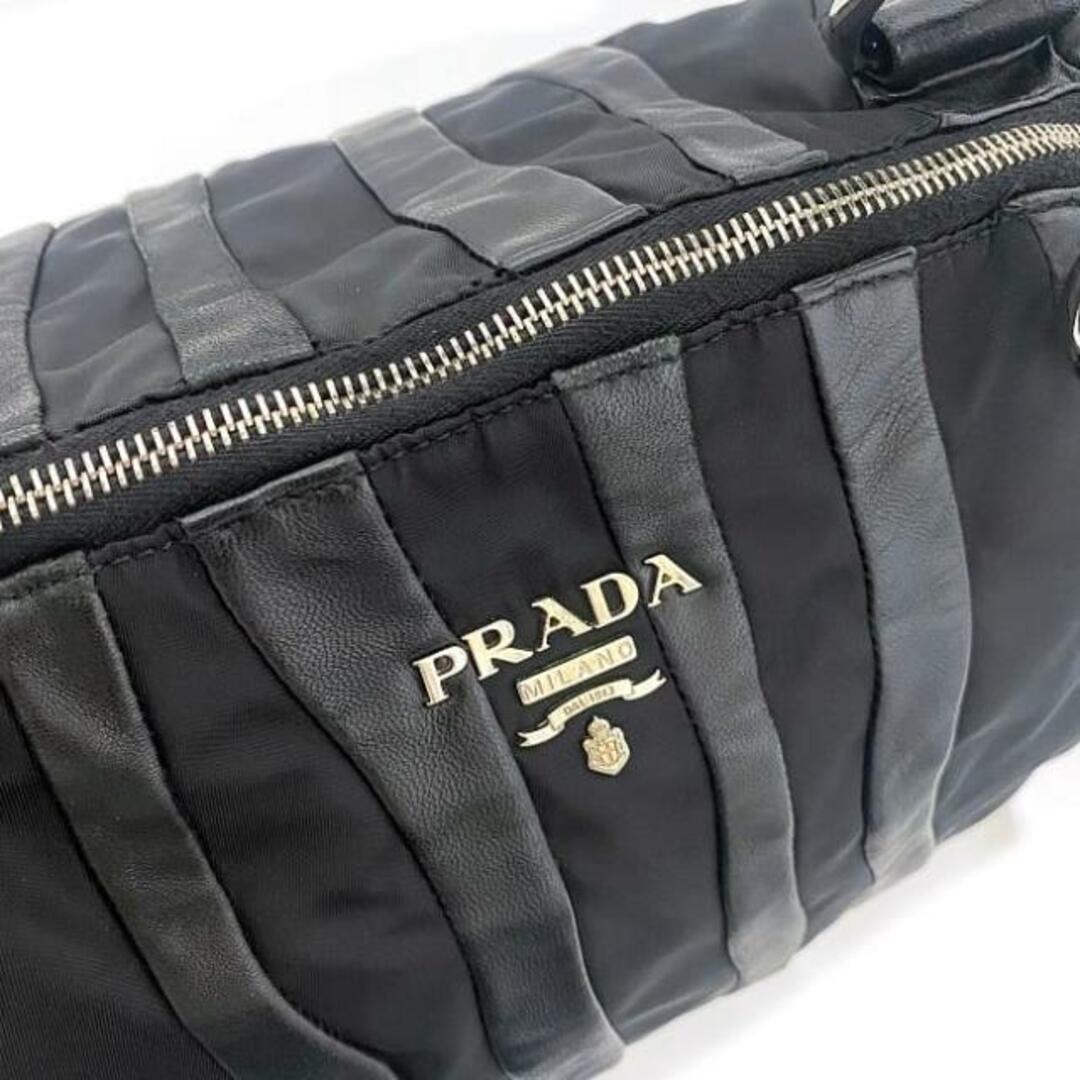 PRADA(プラダ)のプラダ トートバッグ ブラック シルバー BL0538 美品 ナイロン レザー 中古 PRADA 黒 ストライプ ファスナー シンプル 定番 人気 異素材 ロゴ ワンポイント シルバー金具 レディース メンズ ユニセックス 男女兼用 レディースのバッグ(トートバッグ)の商品写真