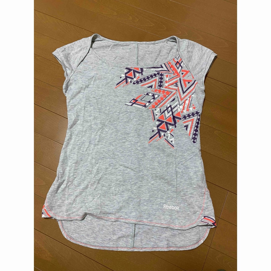 Reebok(リーボック)のReebok  レディース　Tシャツ スポーツ/アウトドアのランニング(ウェア)の商品写真