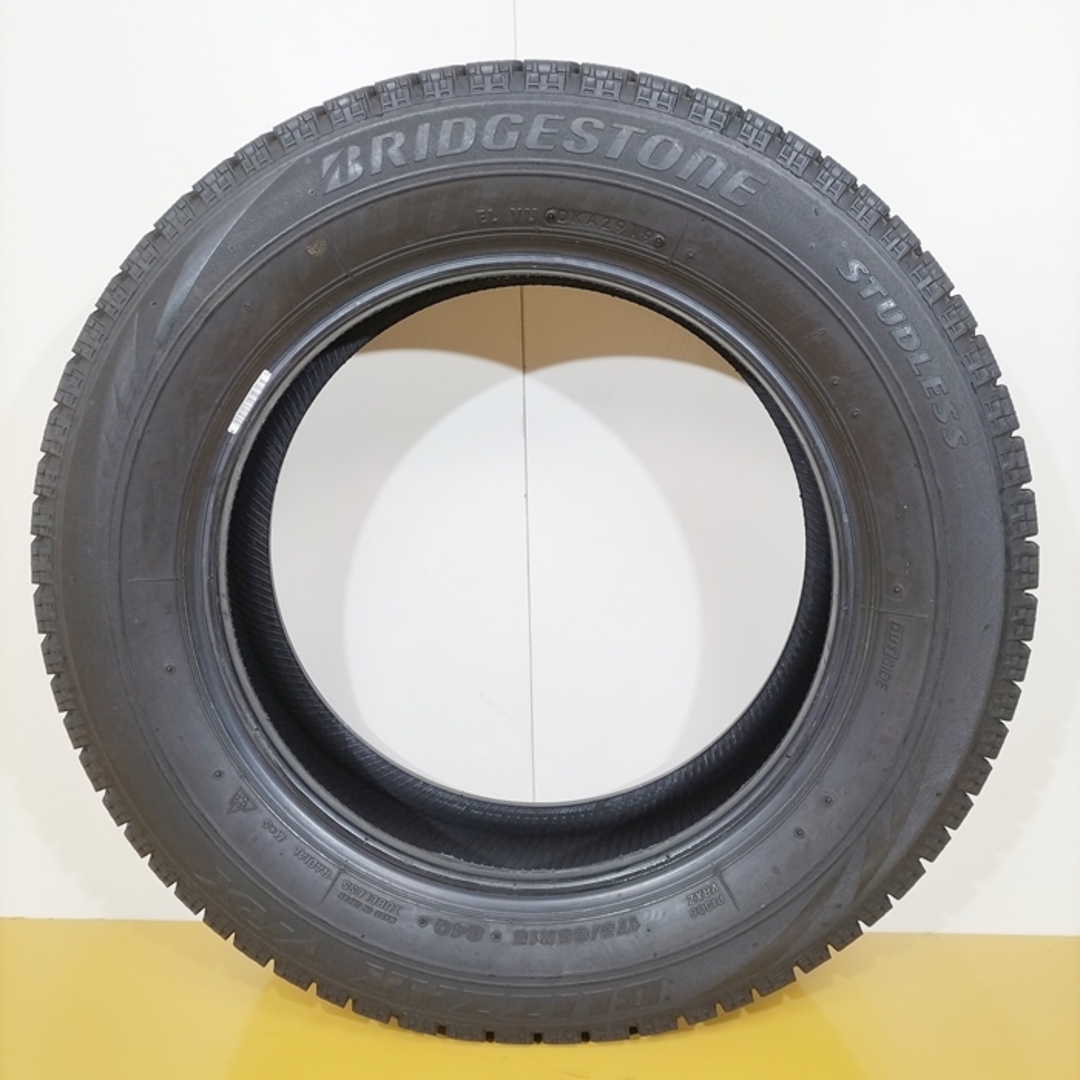 送料無料 BRIDGESTONE ブリヂストン 175/65R15 84Q BLIZZAK VRX 冬タイヤ スタッドレスタイヤ 4本セット [ W2796 ] 【中古タイヤ】 自動車/バイクの自動車(タイヤ・ホイールセット)の商品写真