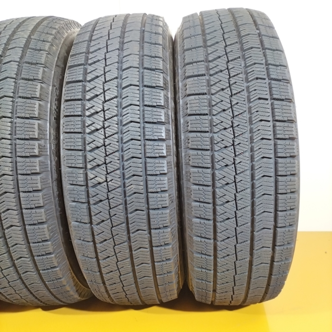 送料無料 BRIDGESTONE ブリヂストン 175/65R15 84Q BLIZZAK VRX2 冬タイヤ スタッドレスタイヤ 4本セット [ W2806 ] 【中古タイヤ】 自動車/バイクの自動車(タイヤ・ホイールセット)の商品写真