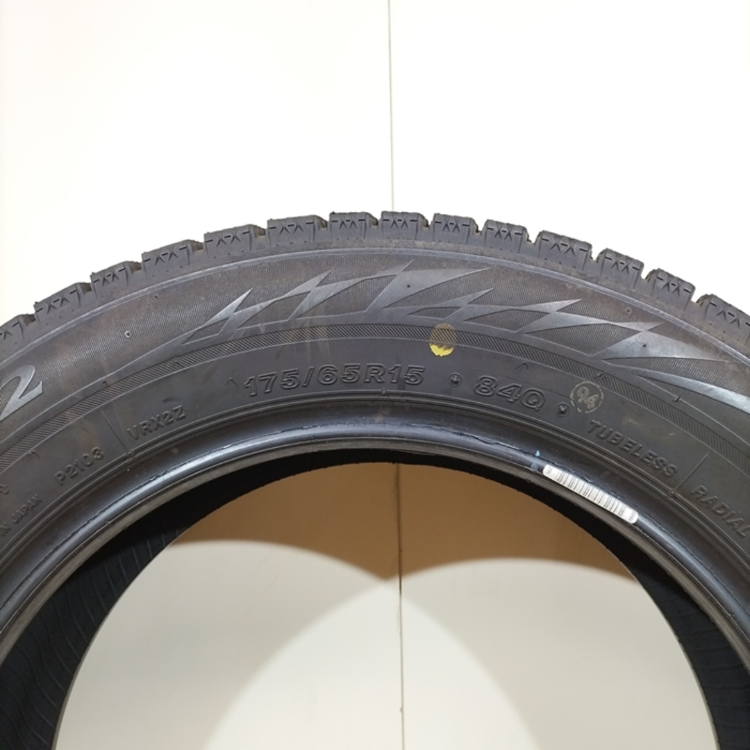 送料無料 BRIDGESTONE ブリヂストン 175/65R15 84Q BLIZZAK VRX2 冬タイヤ スタッドレスタイヤ 4本セット [ W2806 ] 【中古タイヤ】 自動車/バイクの自動車(タイヤ・ホイールセット)の商品写真