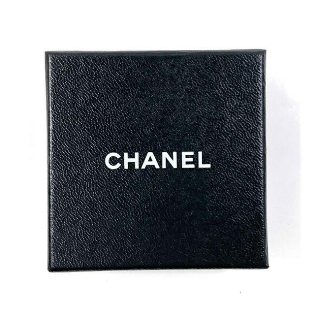 CHANEL(シャネル)のシャネル ネックレス シルバー ココマーク 美品 金属素材 中古 CHANEL チョコバー ペンダント アクセサリー ヴィンテージ ジュエリー 定番 人気 レディース ブランドジュエリー 女性 宝飾 ロゴ 格子柄 シンプル オシャレ メンズのアクセサリー(ネックレス)の商品写真