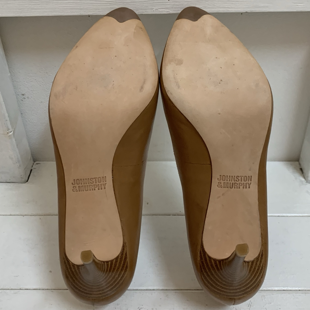 JOHNSTON & MURPHY(ジョンストンアンドマーフィー)のJOHNSTON&MURPHY アーモンドトゥレザーパンプス ブラウン 7.5 レディースの靴/シューズ(ハイヒール/パンプス)の商品写真